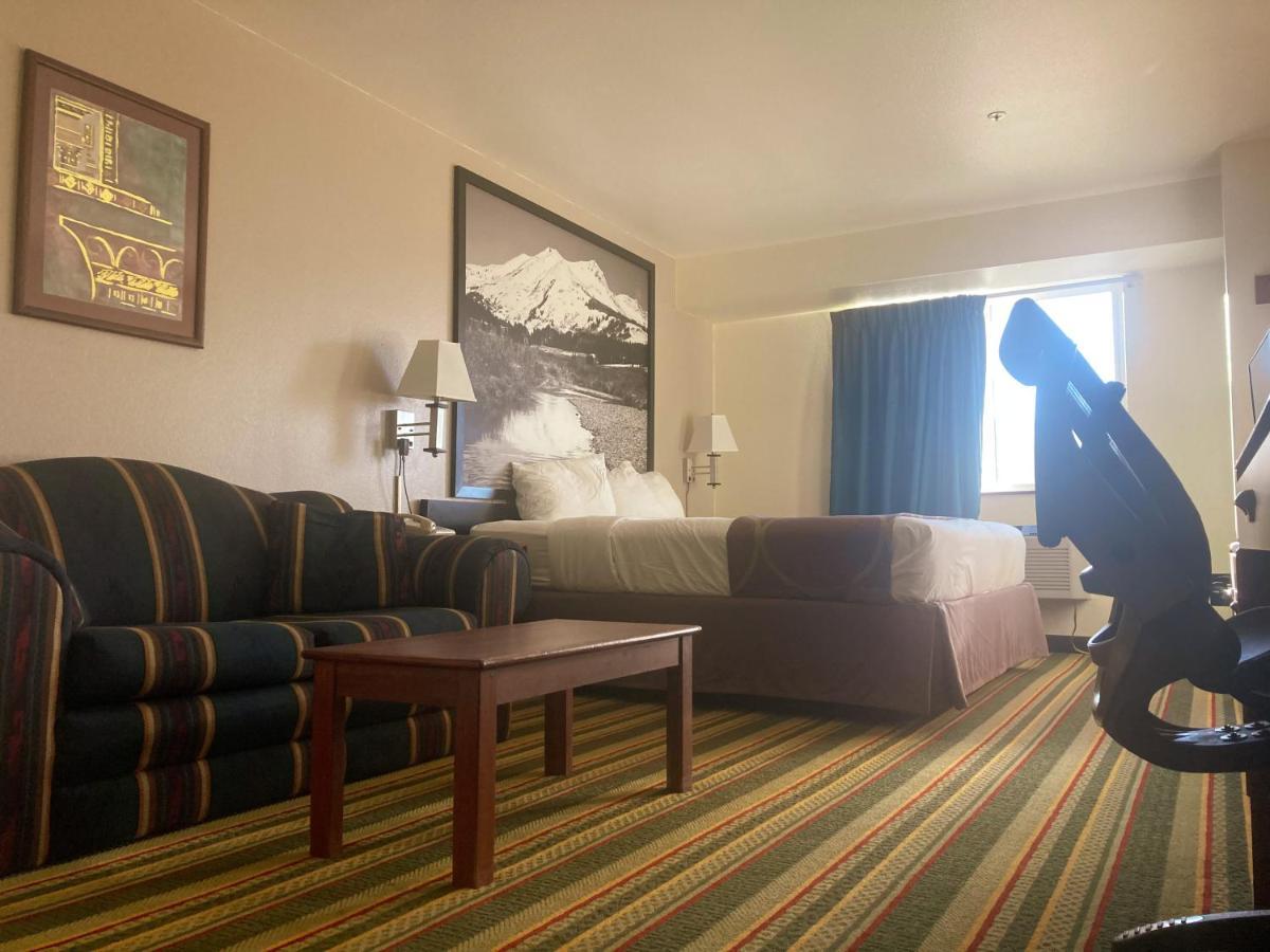 ซูเปอร์ 8 บาย วินด์แฮม วินด์เซอร์ Hotel Windsor ภายนอก รูปภาพ