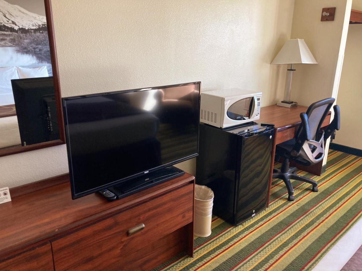 ซูเปอร์ 8 บาย วินด์แฮม วินด์เซอร์ Hotel Windsor ภายนอก รูปภาพ