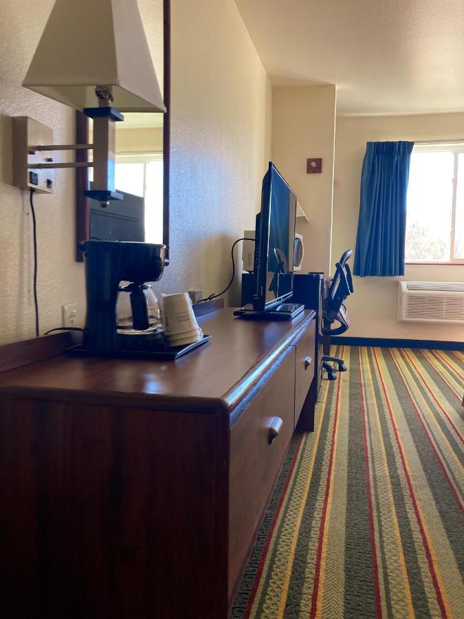 ซูเปอร์ 8 บาย วินด์แฮม วินด์เซอร์ Hotel Windsor ภายนอก รูปภาพ