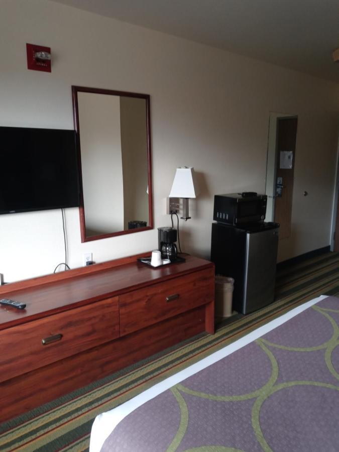 ซูเปอร์ 8 บาย วินด์แฮม วินด์เซอร์ Hotel Windsor ภายนอก รูปภาพ
