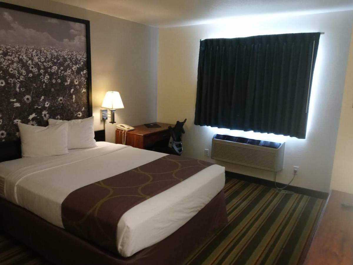 ซูเปอร์ 8 บาย วินด์แฮม วินด์เซอร์ Hotel Windsor ภายนอก รูปภาพ