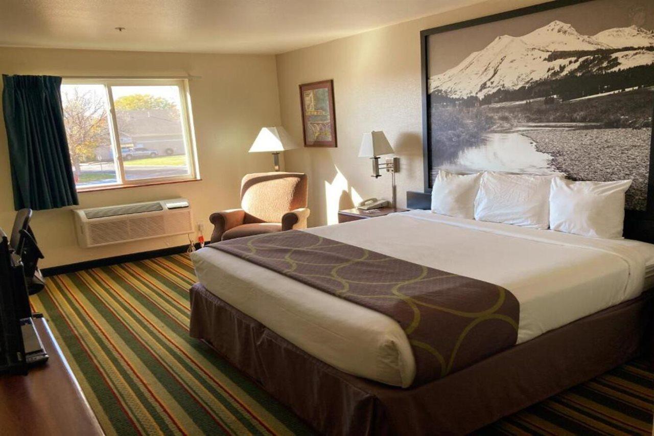 ซูเปอร์ 8 บาย วินด์แฮม วินด์เซอร์ Hotel Windsor ภายนอก รูปภาพ