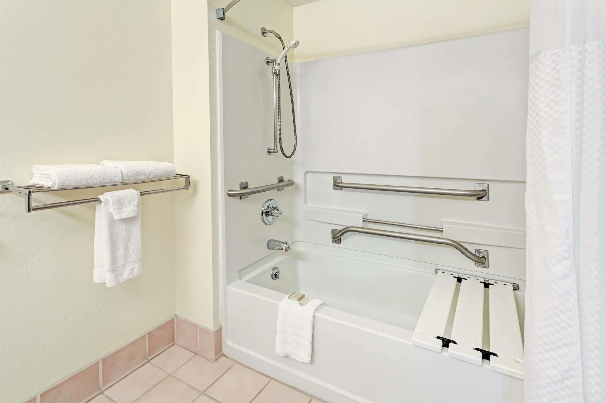 ซูเปอร์ 8 บาย วินด์แฮม วินด์เซอร์ Hotel Windsor ภายนอก รูปภาพ