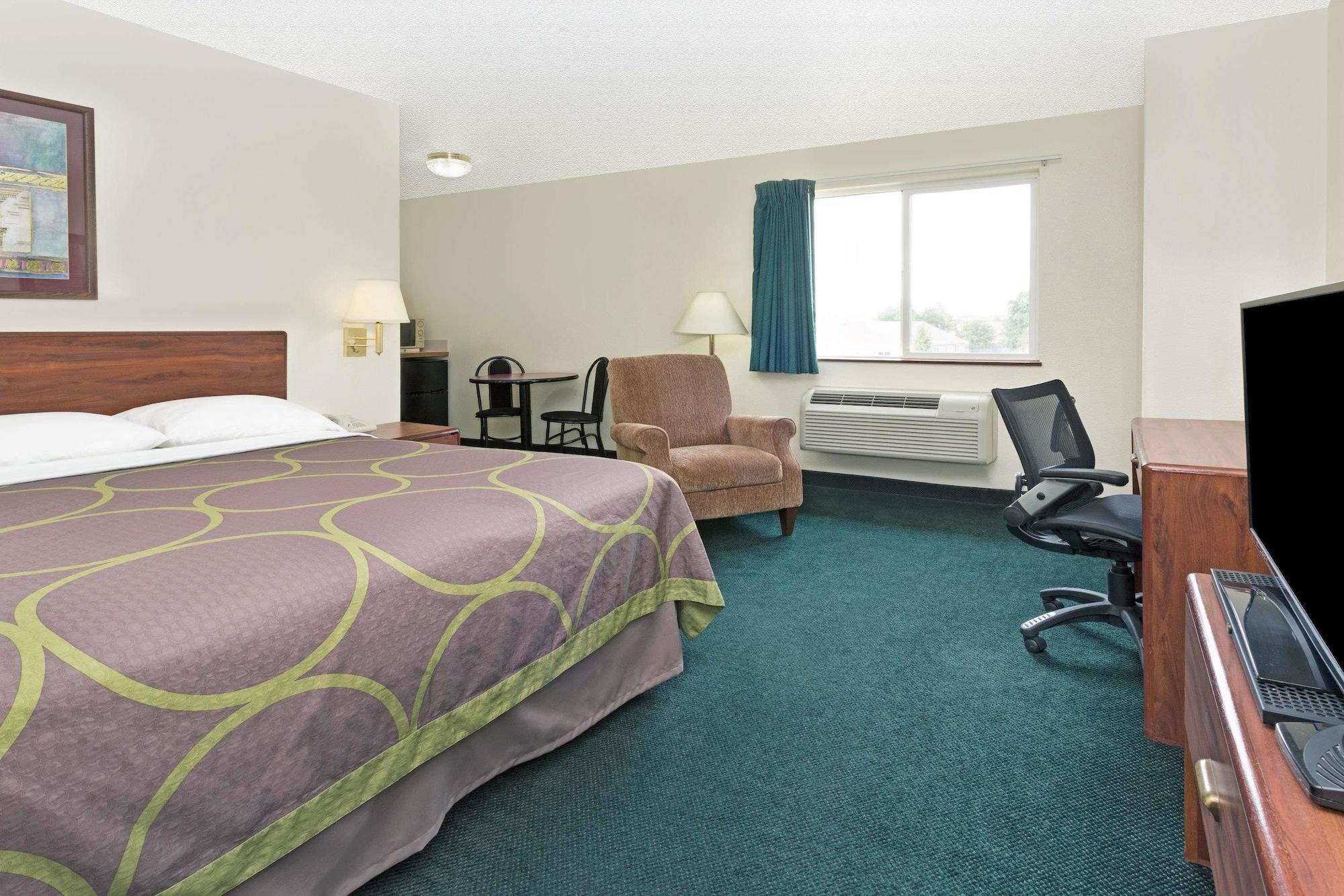 ซูเปอร์ 8 บาย วินด์แฮม วินด์เซอร์ Hotel Windsor ภายนอก รูปภาพ