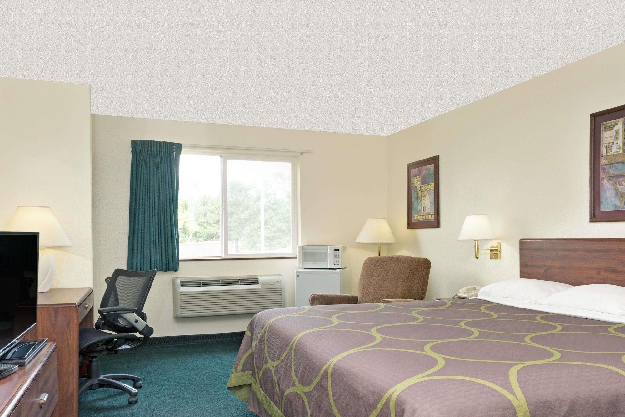 ซูเปอร์ 8 บาย วินด์แฮม วินด์เซอร์ Hotel Windsor ภายนอก รูปภาพ