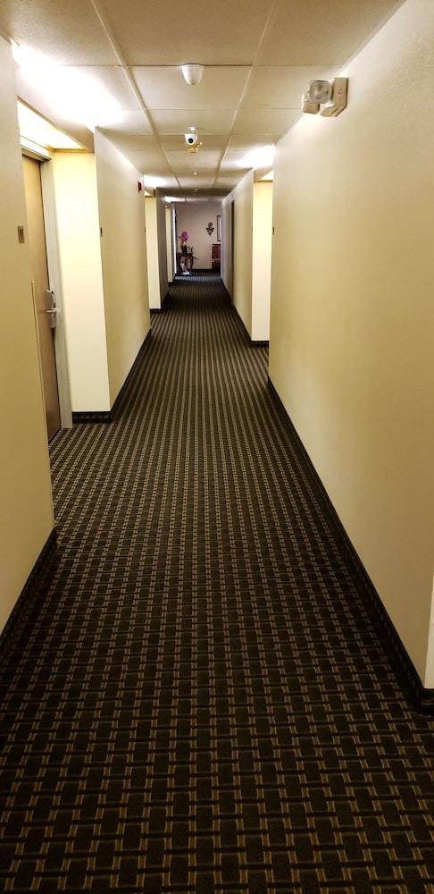 ซูเปอร์ 8 บาย วินด์แฮม วินด์เซอร์ Hotel Windsor ภายนอก รูปภาพ