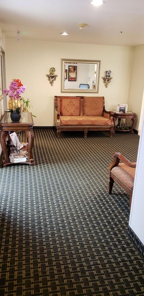 ซูเปอร์ 8 บาย วินด์แฮม วินด์เซอร์ Hotel Windsor ภายนอก รูปภาพ