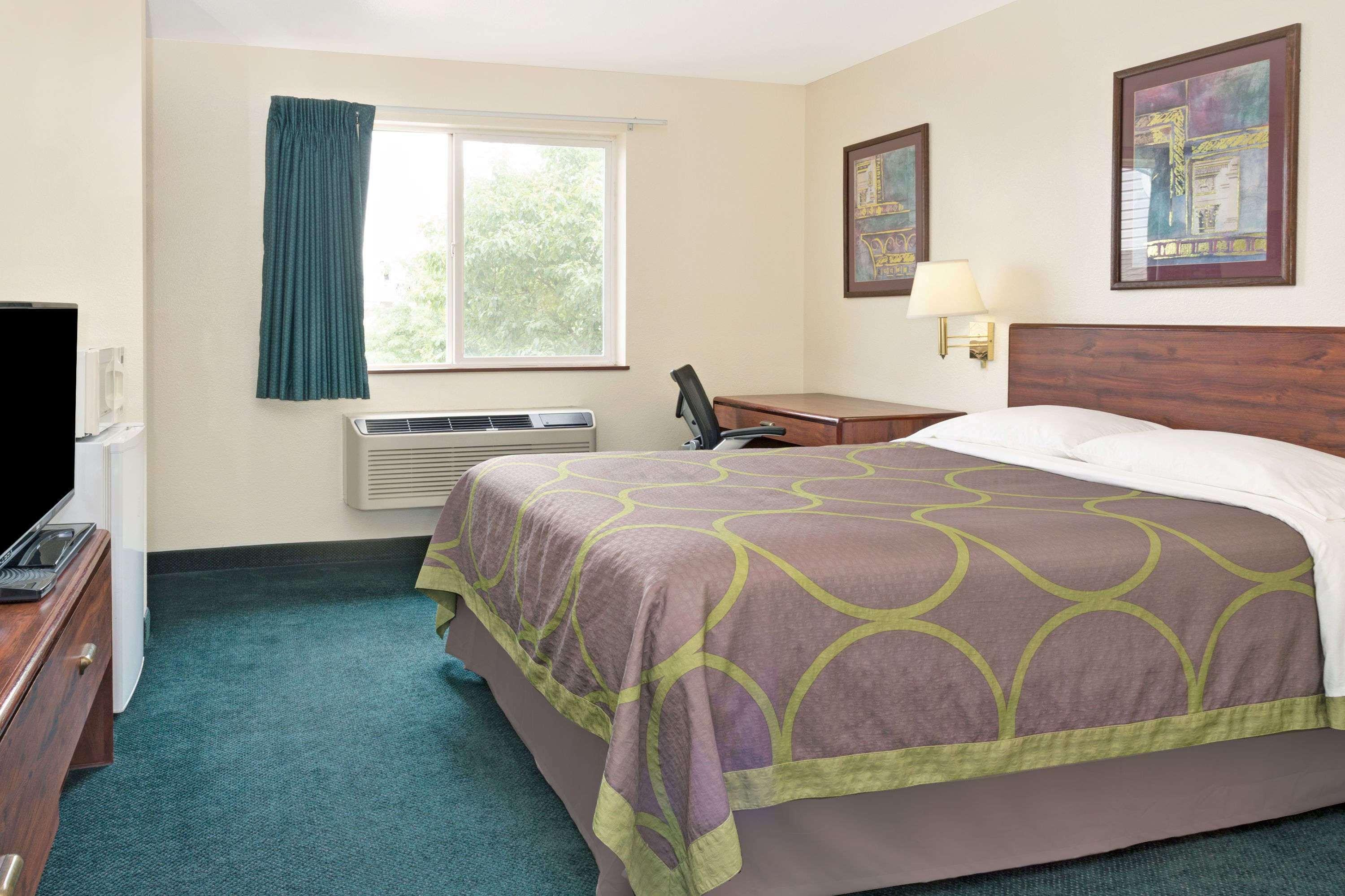 ซูเปอร์ 8 บาย วินด์แฮม วินด์เซอร์ Hotel Windsor ภายนอก รูปภาพ