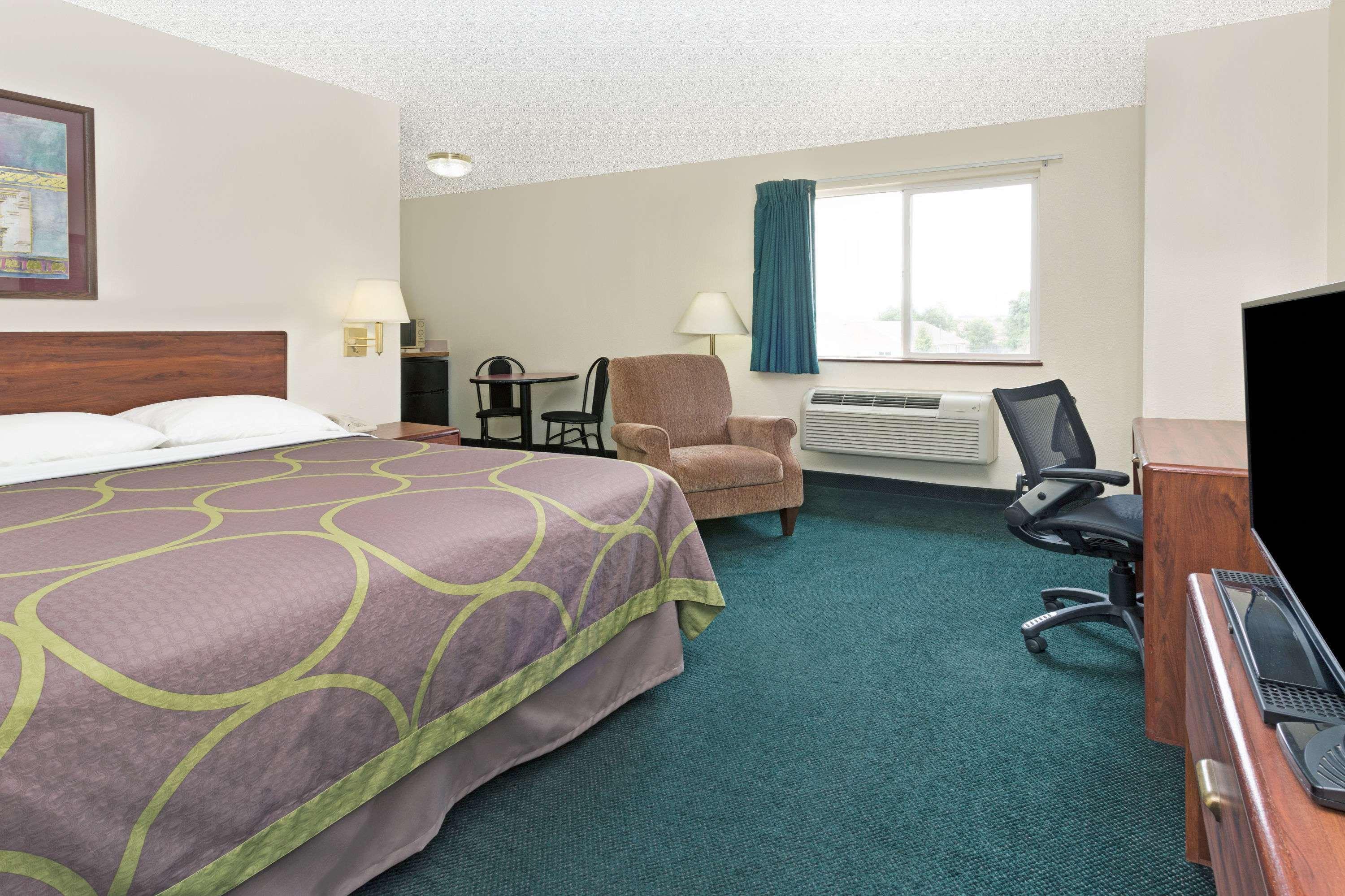ซูเปอร์ 8 บาย วินด์แฮม วินด์เซอร์ Hotel Windsor ภายนอก รูปภาพ