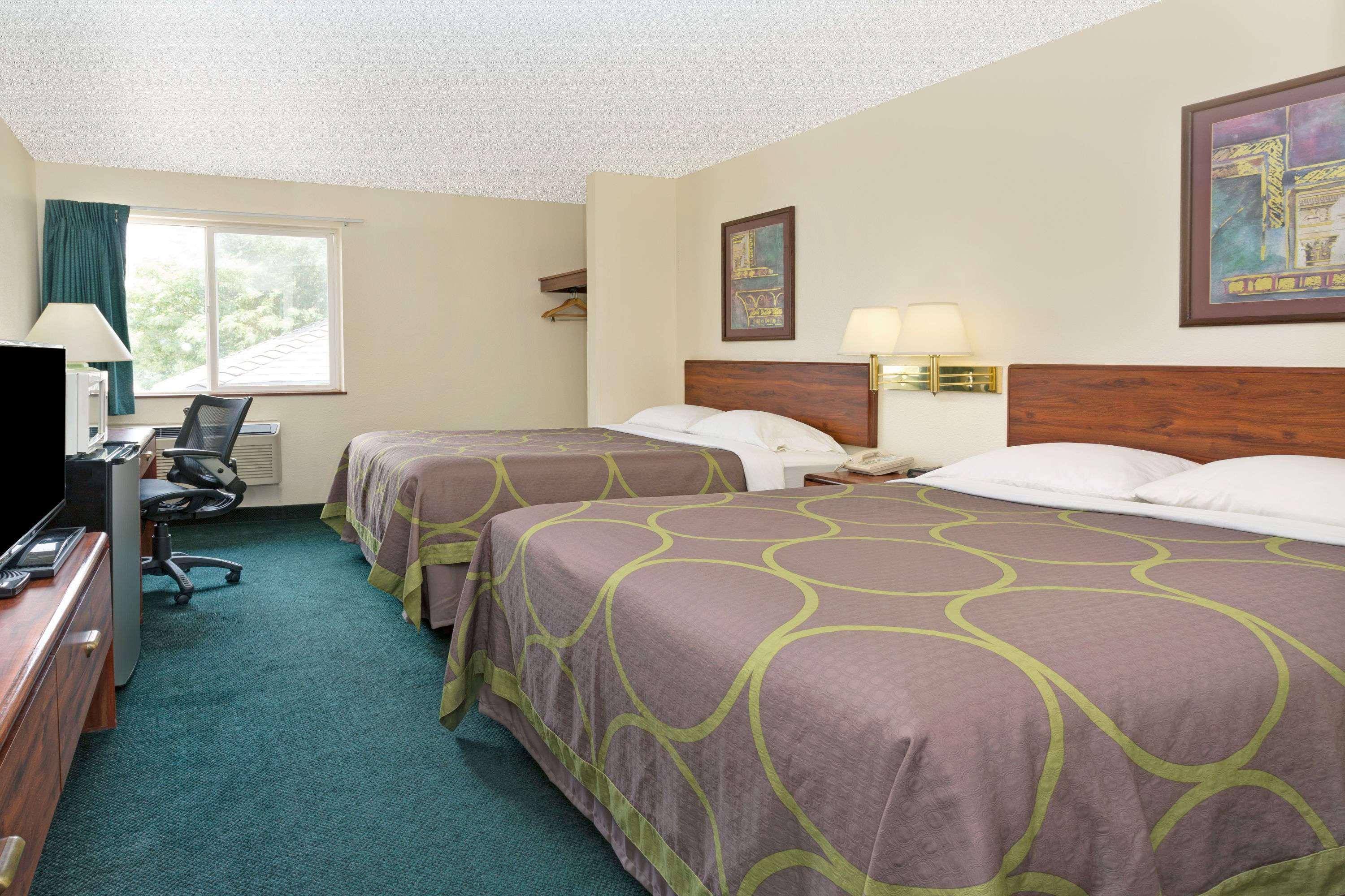ซูเปอร์ 8 บาย วินด์แฮม วินด์เซอร์ Hotel Windsor ภายนอก รูปภาพ