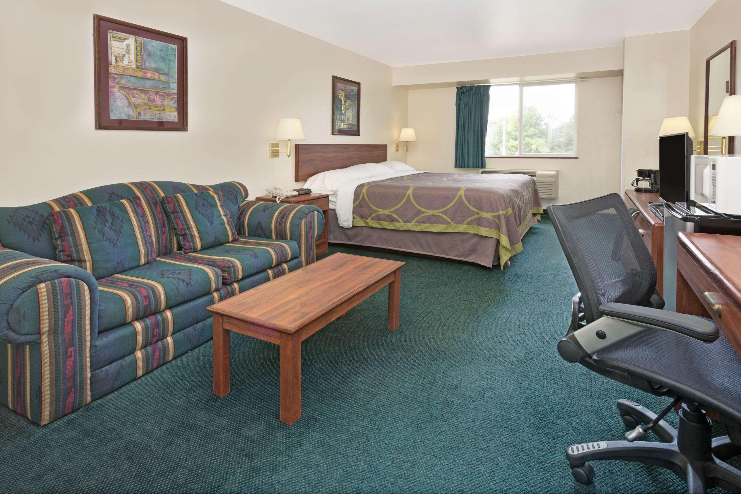 ซูเปอร์ 8 บาย วินด์แฮม วินด์เซอร์ Hotel Windsor ภายนอก รูปภาพ