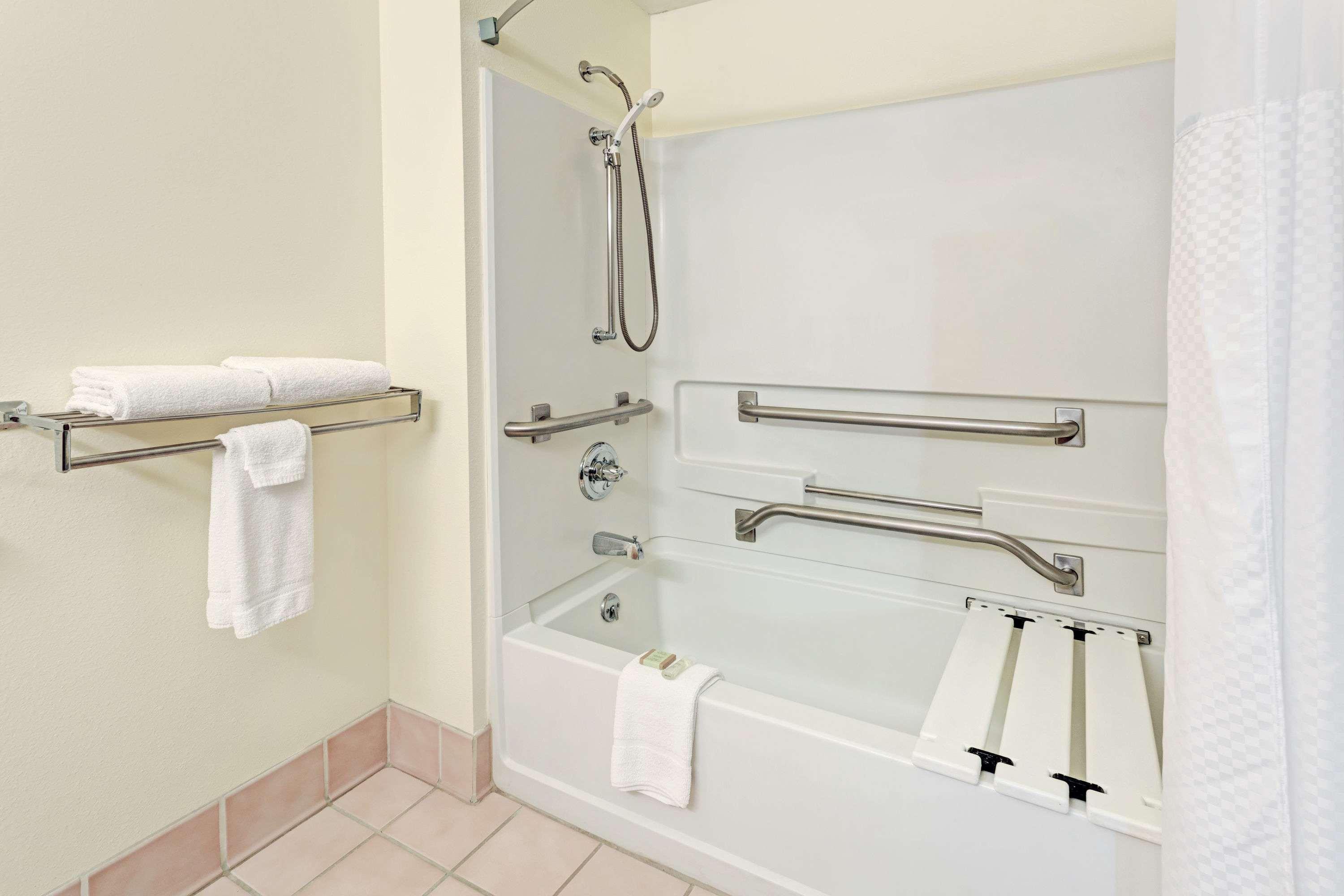 ซูเปอร์ 8 บาย วินด์แฮม วินด์เซอร์ Hotel Windsor ภายนอก รูปภาพ